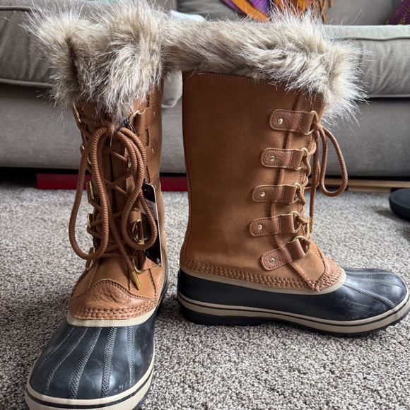 Joan of Arctic Winter Boots - Picture 5 of 5